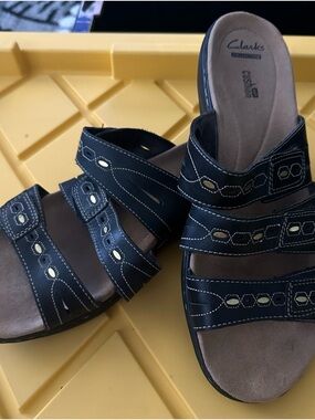 Clarks Soft Cushion Women’s Black Casual Slide Sandals Accents Stitching size 12